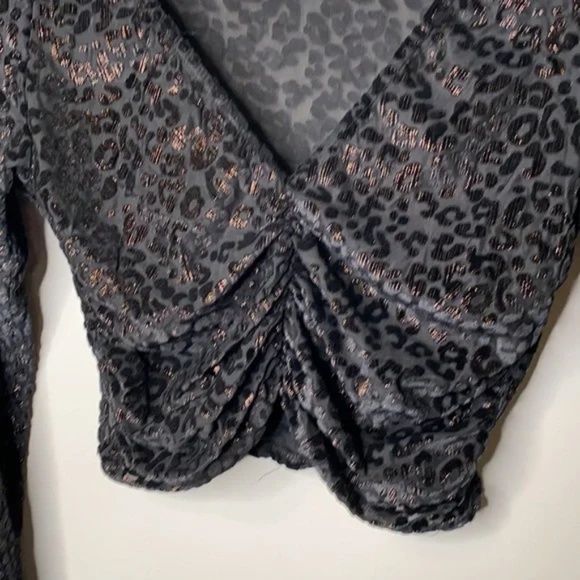 Zara Trafaluc Metallic Leopard Print Long Sleeve Crop Top - Picture 4 of 12